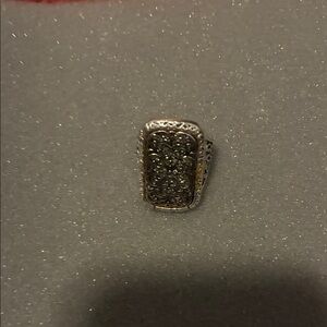 Vintage-Inspired Filigree Silver Ring - Black Detail